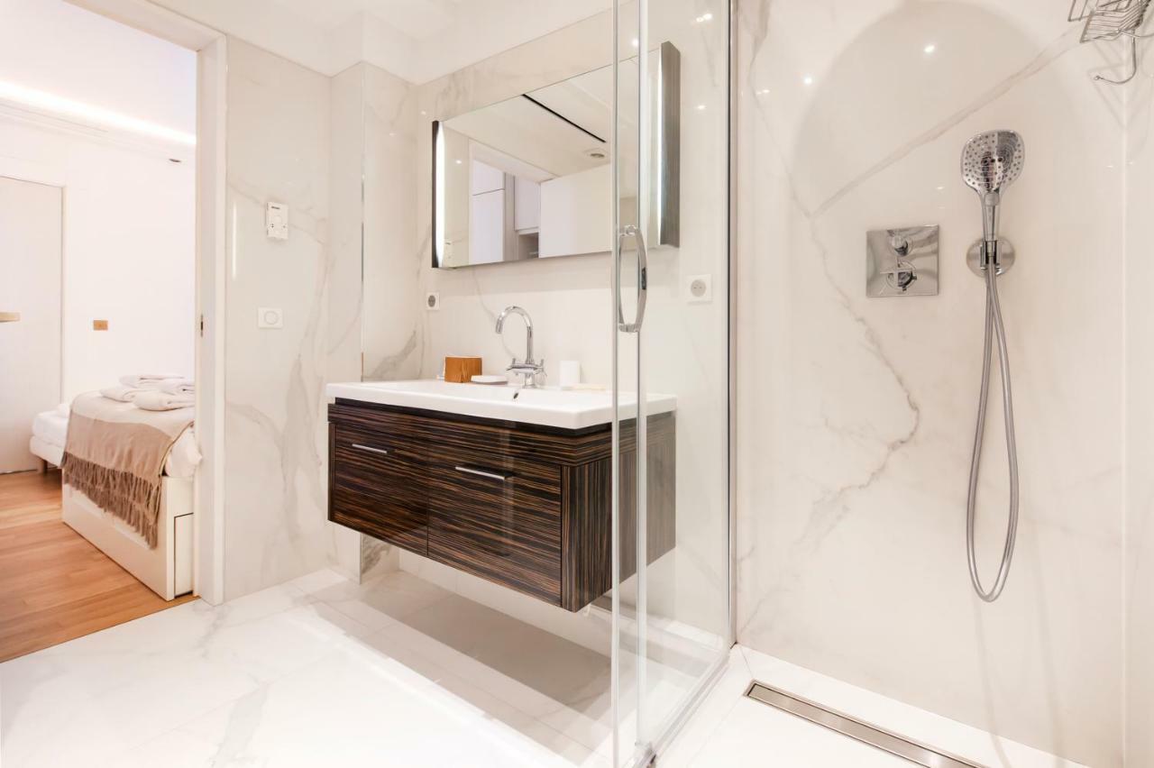 Luxury Montaigne Apartment Párizs Kültér fotó